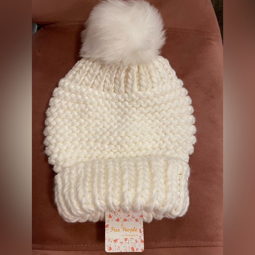 NWT Free People Pom Pom hat